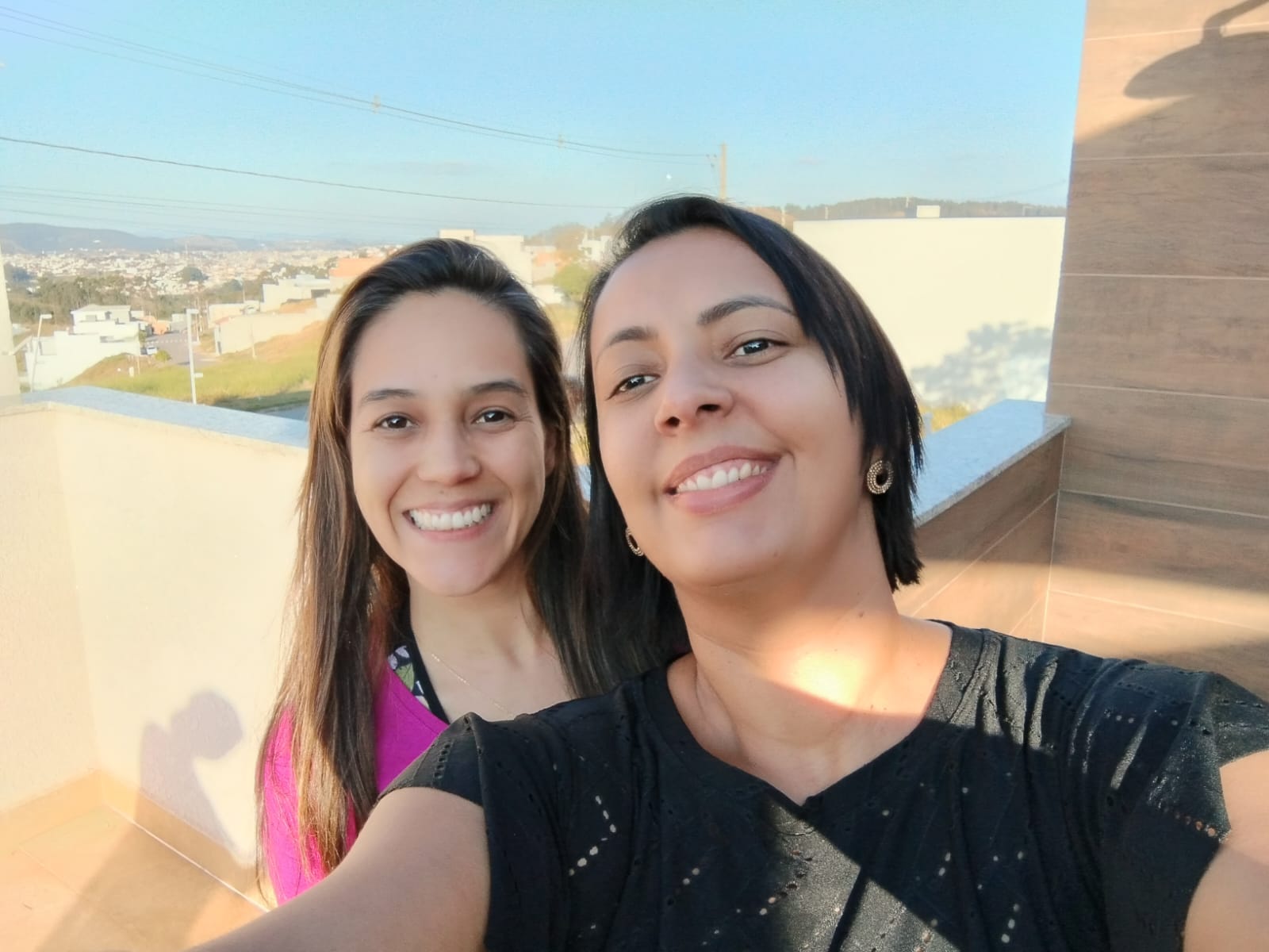 Viviane Damasceno e Denise Chagas juntas, idealizadoras do Mulher Empreende